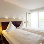 Hotel-restaurant Schwedi ホテル ランゲナルゲン