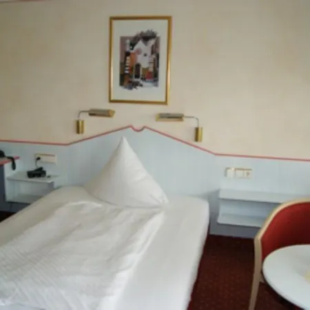 Hotel-restaurant Schwedi ホテル ランゲナルゲン